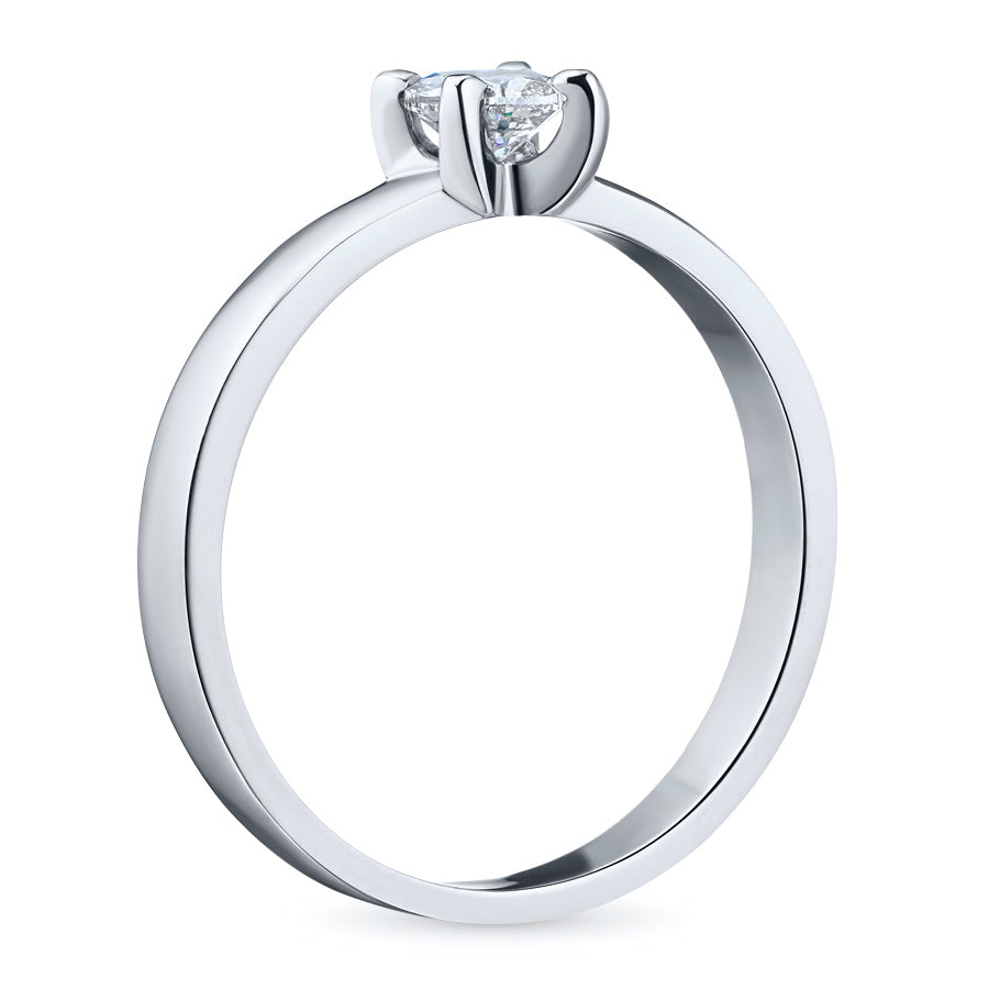 18K White Gold Ring with Natural Diamonds